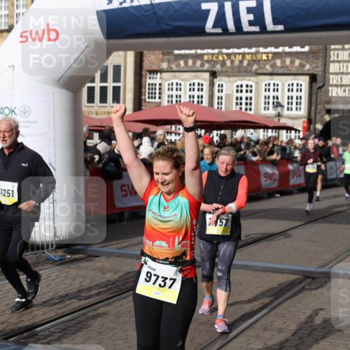 05.10.2025 - 20. swb-Marathon Bremen Yannick Fuchs http://msf.ph/oto/9229803 05.10.2025 10:59:40 Ziel 9609, 9737, 10209, 10391, 10760, 10809, 11251, 11657, 11728 meine-sportfotos.de