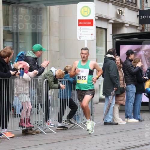 05.10.2025 - 20. swb-Marathon Bremen Strokosch-Dieckow http://msf.ph/oto/9229814 05.10.2025 10:37:06 Ziel 9565, 9586, 10358, 10704, 11021, 11213, 9565, 9586, 10358, 10704, 11021, 11213 meine-sportfotos.de