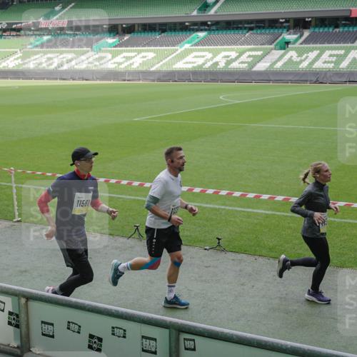 05.10.2025 - 20. swb-Marathon Bremen Michael Burmester http://msf.ph/oto/9229825 05.10.2025 10:28:34 Laufen im Stadion 1138, 7414, 9200, 9206, 9207, 9216, 9222, 9223, 9244, 9293, 9298, 9366, 9377, 9404, 9406, 9413, 9562, 9665, 9706, 9810, 9955, 10047, 10062, 10109, 10131, 10177, 10211, 10266, 10268, 10303, 10319, 10350, 10382, 10428, 10509, 10519, 10667, 10688, 10789, 10850, 10858, 10875, 10888, 10931, 10953, 10973, 11104, 11189, 11244, 11248, 11268, 11327, 11330, 11357, 11498, 11513, 11561, 11573, 11579, 11628, 11705, 9397, 9546, 10452, 10637, 10661, 10676, 11167 meine-sportfotos.de