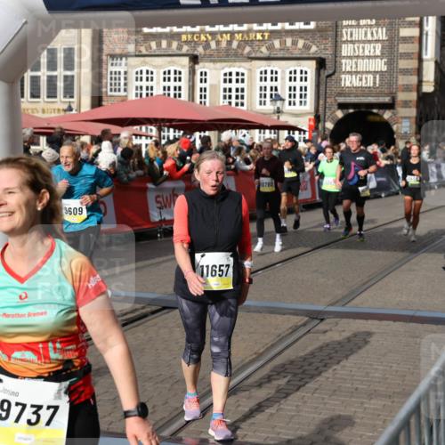 05.10.2025 - 20. swb-Marathon Bremen Yannick Fuchs http://msf.ph/oto/9229840 05.10.2025 10:59:41 Ziel 9609, 9737, 9991, 10209, 10391, 10760, 10809, 11251, 11267, 11456, 11657, 11728 meine-sportfotos.de