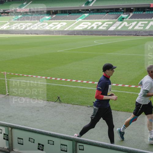 05.10.2025 - 20. swb-Marathon Bremen Michael Burmester http://msf.ph/oto/9229843 05.10.2025 10:28:35 Laufen im Stadion 1138, 7414, 9200, 9206, 9207, 9216, 9222, 9223, 9244, 9293, 9298, 9366, 9377, 9404, 9406, 9413, 9562, 9665, 9706, 9810, 9955, 10047, 10062, 10109, 10131, 10177, 10211, 10266, 10268, 10303, 10319, 10350, 10382, 10428, 10509, 10519, 10667, 10688, 10789, 10850, 10858, 10875, 10888, 10931, 10953, 10973, 11104, 11244, 11248, 11268, 11292, 11327, 11330, 11357, 11498, 11513, 11561, 11573, 11579, 11628, 11637, 11705, 9397, 9546, 10452, 10509, 10637, 10661, 10676, 11167 meine-sportfotos.de