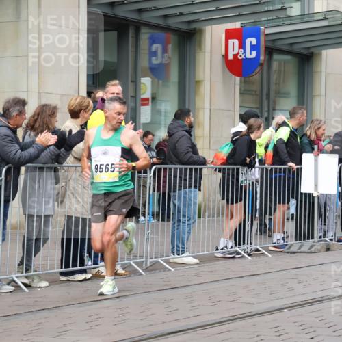 05.10.2025 - 20. swb-Marathon Bremen Strokosch-Dieckow http://msf.ph/oto/9229868 05.10.2025 10:37:08 Ziel 9565, 9586, 10358, 10704, 11021, 11213, 9565, 9586, 10358, 10704, 11021, 11213 meine-sportfotos.de