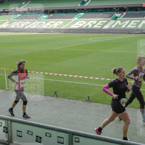 05.10.2025 - 20. swb-Marathon Bremen Michael Burmester http://msf.ph/oto/9229869 05.10.2025 10:28:38 Laufen im Stadion 1138, 7414, 9200, 9206, 9207, 9216, 9222, 9223, 9244, 9293, 9298, 9366, 9377, 9404, 9406, 9413, 9562, 9665, 9706, 9810, 9955, 10047, 10062, 10109, 10131, 10177, 10211, 10266, 10268, 10303, 10319, 10350, 10382, 10428, 10519, 10667, 10688, 10789, 10850, 10875, 10888, 10931, 10953, 10973, 11104, 11244, 11248, 11268, 11292, 11330, 11357, 11498, 11513, 11561, 11573, 11579, 11628, 11637, 11705, 9397, 9546, 10452, 10509, 10661, 10676, 11167 meine-sportfotos.de