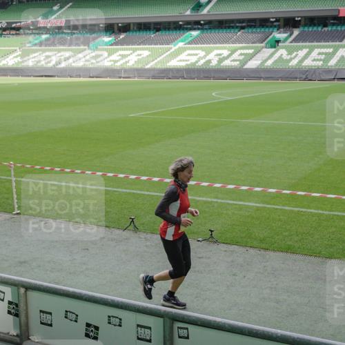 05.10.2025 - 20. swb-Marathon Bremen Michael Burmester http://msf.ph/oto/9229875 05.10.2025 10:28:38 Laufen im Stadion 1138, 7414, 9200, 9206, 9207, 9216, 9222, 9223, 9244, 9293, 9298, 9366, 9377, 9404, 9406, 9413, 9562, 9665, 9706, 9810, 9955, 10047, 10062, 10109, 10131, 10177, 10211, 10266, 10268, 10303, 10319, 10350, 10382, 10428, 10519, 10667, 10688, 10789, 10850, 10875, 10888, 10931, 10953, 10973, 11104, 11244, 11248, 11268, 11292, 11330, 11357, 11498, 11513, 11561, 11573, 11579, 11628, 11637, 11705, 9397, 9546, 10452, 10509, 10661, 10676, 11167 meine-sportfotos.de