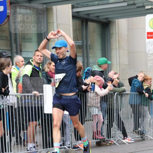 05.10.2025 - 20. swb-Marathon Bremen Strokosch-Dieckow http://msf.ph/oto/9229879 05.10.2025 10:37:09 Ziel 9565, 9586, 10347, 10358, 10704, 11021, 9565, 9586, 10347, 10358, 10704, 11021 meine-sportfotos.de