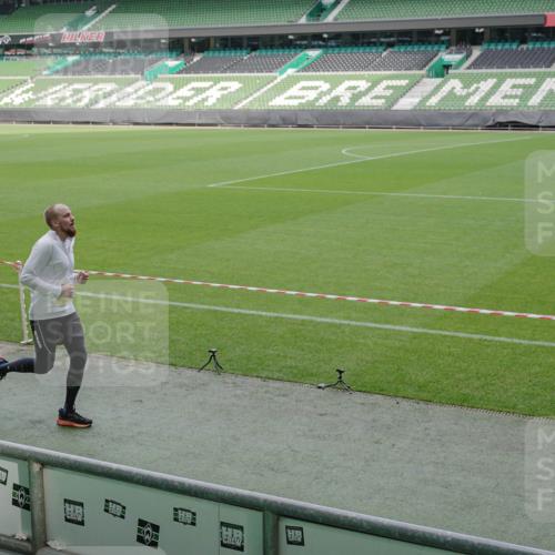 05.10.2025 - 20. swb-Marathon Bremen Michael Burmester http://msf.ph/oto/9229896 05.10.2025 10:28:50 Laufen im Stadion 9200, 9207, 9216, 9218, 9222, 9223, 9293, 9298, 9366, 9377, 9404, 9406, 9478, 9556, 9562, 9626, 9627, 9641, 9665, 9706, 9810, 9955, 10047, 10062, 10109, 10131, 10266, 10268, 10303, 10350, 10381, 10382, 10428, 10519, 10667, 10688, 10789, 10799, 10875, 10888, 10931, 10953, 10973, 11057, 11104, 11119, 11244, 11248, 11292, 11330, 11357, 11498, 11513, 11561, 11573, 11579, 11628, 11637, 11705, 1138, 7414, 9206, 9244, 9397, 9413, 10177, 10211, 10319, 10509, 10661 meine-sportfotos.de