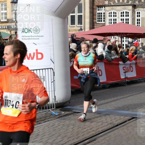 05.10.2025 - 20. swb-Marathon Bremen Yannick Fuchs http://msf.ph/oto/9229916 05.10.2025 11:02:25 Ziel 9748, 10130, 10821, 10829, 11340, 11386, 11454, 11646 meine-sportfotos.de