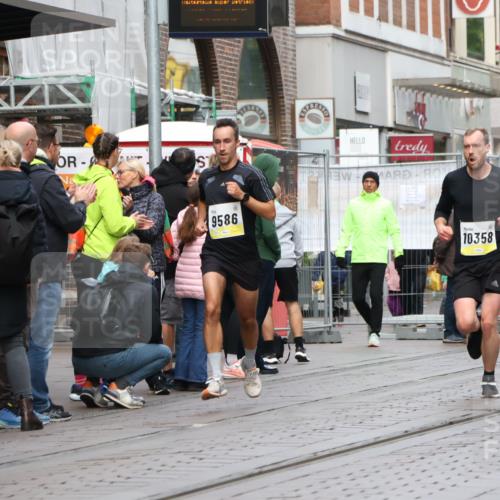 05.10.2025 - 20. swb-Marathon Bremen Strokosch-Dieckow http://msf.ph/oto/9229920 05.10.2025 10:37:12 Ziel 9586, 10347, 10358, 10501, 10704, 11021, 11176, 9586, 10347, 10358, 10501, 10704, 11021, 11176 meine-sportfotos.de