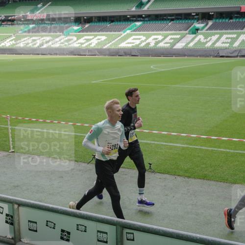 05.10.2025 - 20. swb-Marathon Bremen Michael Burmester http://msf.ph/oto/9229922 05.10.2025 10:28:52 Laufen im Stadion 9200, 9207, 9216, 9218, 9222, 9223, 9293, 9298, 9366, 9377, 9404, 9406, 9478, 9556, 9562, 9626, 9627, 9641, 9665, 9693, 9706, 9810, 9955, 9969, 10047, 10062, 10109, 10131, 10266, 10268, 10303, 10350, 10381, 10428, 10519, 10688, 10789, 10799, 10875, 10888, 10931, 10953, 10973, 11057, 11104, 11119, 11244, 11248, 11292, 11330, 11357, 11498, 11513, 11561, 11573, 11579, 11637, 11705, 1138, 7414, 9200, 9206, 9244, 9413, 10177, 10211, 10319, 10509, 10661 meine-sportfotos.de