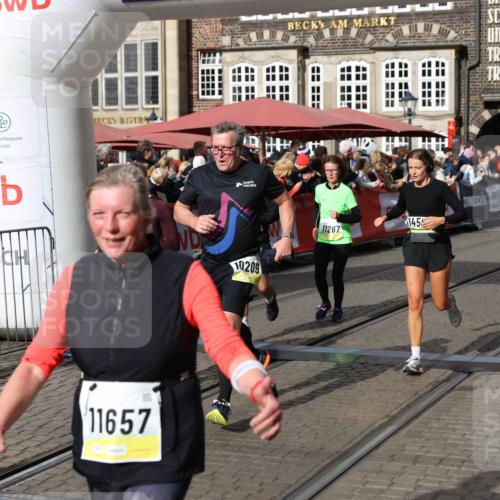 05.10.2025 - 20. swb-Marathon Bremen Yannick Fuchs http://msf.ph/oto/9229927 05.10.2025 10:59:44 Ziel 9609, 9737, 9991, 10209, 10760, 10809, 11251, 11267, 11456, 11657 meine-sportfotos.de