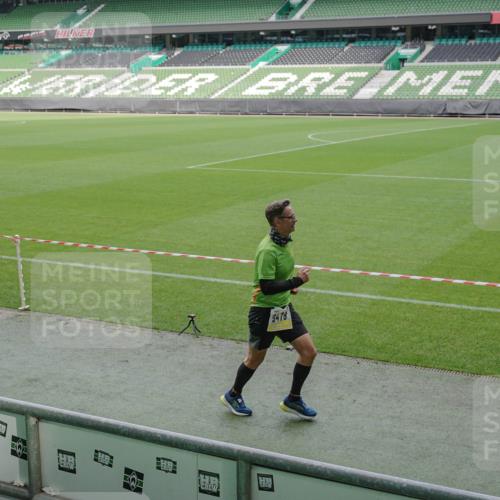 05.10.2025 - 20. swb-Marathon Bremen Michael Burmester http://msf.ph/oto/9229936 05.10.2025 10:28:56 Laufen im Stadion 9216, 9218, 9293, 9298, 9366, 9377, 9404, 9406, 9478, 9556, 9562, 9626, 9627, 9641, 9665, 9693, 9706, 9729, 9810, 9955, 9969, 9986, 10047, 10062, 10089, 10109, 10131, 10266, 10268, 10303, 10350, 10381, 10428, 10519, 10723, 10733, 10789, 10799, 10875, 10888, 10929, 10931, 10953, 10973, 11057, 11104, 11119, 11244, 11248, 11292, 11330, 11357, 11498, 11513, 11561, 11573, 11579, 11637, 1138, 7414, 9200, 9206, 9207, 9222, 9223, 9244, 9293, 9413, 10177, 10211, 10319 meine-sportfotos.de
