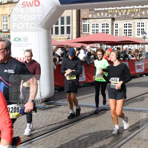 05.10.2025 - 20. swb-Marathon Bremen Yannick Fuchs http://msf.ph/oto/9229939 05.10.2025 10:59:45 Ziel 9609, 9991, 10209, 10760, 11251, 11267, 11456, 11657 meine-sportfotos.de