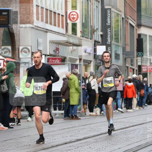 05.10.2025 - 20. swb-Marathon Bremen Strokosch-Dieckow http://msf.ph/oto/9229940 05.10.2025 10:37:13 Ziel 9586, 10347, 10358, 10501, 10704, 11021, 11176, 9586, 10347, 10358, 10501, 10704, 11021, 11176 meine-sportfotos.de