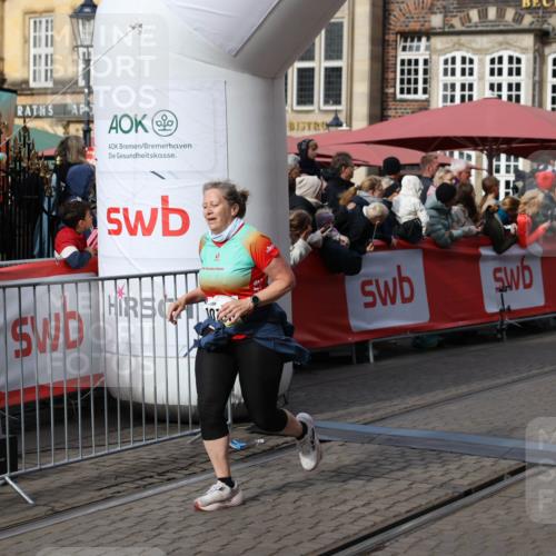 05.10.2025 - 20. swb-Marathon Bremen Yannick Fuchs http://msf.ph/oto/9229942 05.10.2025 11:02:26 Ziel 9748, 10130, 10194, 10821, 10829, 11340, 11386, 11454, 11646 meine-sportfotos.de