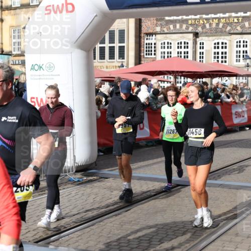 05.10.2025 - 20. swb-Marathon Bremen Yannick Fuchs http://msf.ph/oto/9229944 05.10.2025 10:59:45 Ziel 9609, 9991, 10209, 10760, 11251, 11267, 11456, 11657 meine-sportfotos.de