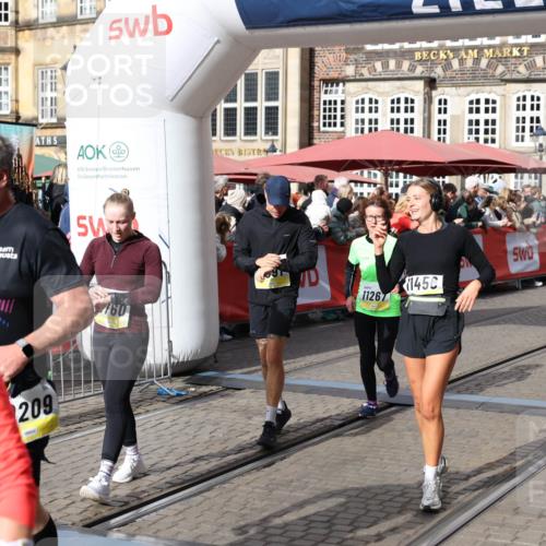 05.10.2025 - 20. swb-Marathon Bremen Yannick Fuchs http://msf.ph/oto/9229951 05.10.2025 10:59:45 Ziel 9609, 9991, 10209, 10760, 11251, 11267, 11456, 11657 meine-sportfotos.de