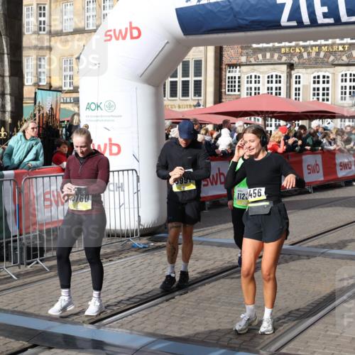 05.10.2025 - 20. swb-Marathon Bremen Yannick Fuchs http://msf.ph/oto/9229957 05.10.2025 10:59:45 Ziel 9609, 9991, 10209, 10760, 11251, 11267, 11456, 11657 meine-sportfotos.de