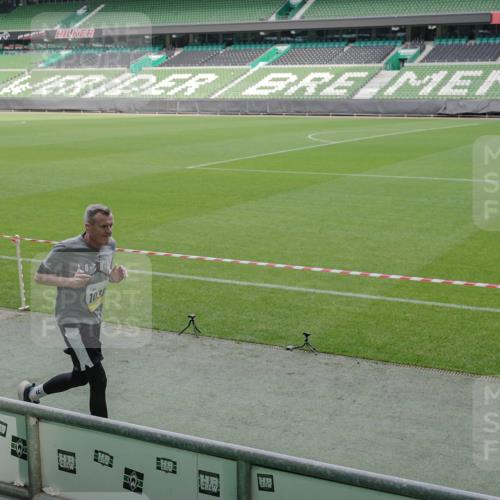 05.10.2025 - 20. swb-Marathon Bremen Michael Burmester http://msf.ph/oto/9229960 05.10.2025 10:28:57 Laufen im Stadion 9216, 9218, 9298, 9366, 9377, 9404, 9406, 9428, 9478, 9556, 9562, 9626, 9627, 9641, 9665, 9693, 9706, 9729, 9810, 9955, 9969, 9986, 10047, 10062, 10089, 10109, 10131, 10266, 10268, 10303, 10350, 10381, 10428, 10519, 10723, 10733, 10789, 10799, 10875, 10888, 10929, 10931, 10953, 10973, 11057, 11104, 11119, 11244, 11248, 11292, 11330, 11357, 11498, 11513, 11561, 11573, 11579, 11637, 1138, 7414, 9200, 9206, 9207, 9222, 9223, 9244, 9293, 9413, 10177, 10211, 10319 meine-sportfotos.de