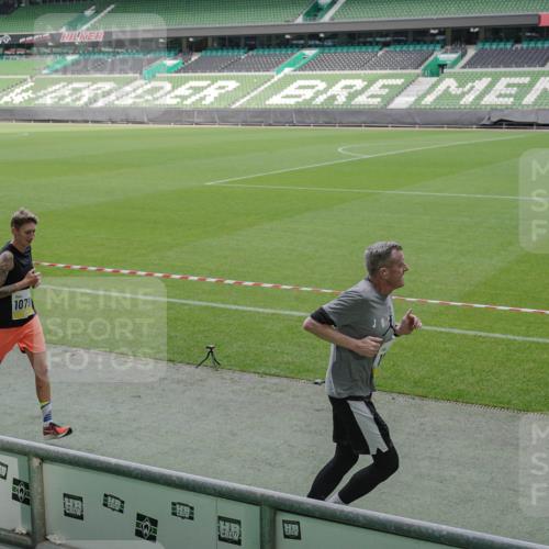 05.10.2025 - 20. swb-Marathon Bremen Michael Burmester http://msf.ph/oto/9229972 05.10.2025 10:28:58 Laufen im Stadion 9216, 9218, 9298, 9366, 9377, 9404, 9406, 9428, 9478, 9556, 9562, 9626, 9627, 9641, 9665, 9693, 9706, 9729, 9810, 9955, 9969, 9986, 10047, 10062, 10089, 10109, 10131, 10266, 10268, 10303, 10381, 10428, 10519, 10723, 10733, 10789, 10799, 10875, 10888, 10929, 10931, 10953, 10973, 11057, 11104, 11119, 11187, 11244, 11248, 11292, 11330, 11357, 11513, 11561, 11573, 11637, 1138, 7414, 9200, 9206, 9207, 9216, 9222, 9223, 9244, 9293, 9413, 10177, 10211, 10319 meine-sportfotos.de