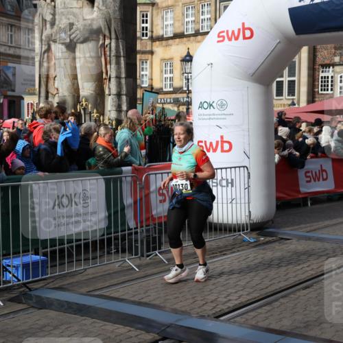 05.10.2025 - 20. swb-Marathon Bremen Yannick Fuchs http://msf.ph/oto/9229973 05.10.2025 11:02:26 Ziel 9748, 10130, 10194, 10821, 10829, 11340, 11386, 11454, 11646 meine-sportfotos.de