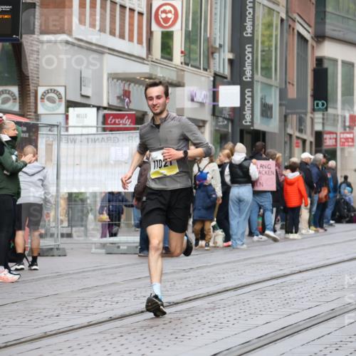 05.10.2025 - 20. swb-Marathon Bremen Strokosch-Dieckow http://msf.ph/oto/9229974 05.10.2025 10:37:14 Ziel 9586, 10347, 10358, 10501, 11021, 11176, 9586, 10347, 10358, 10501, 11021, 11176 meine-sportfotos.de