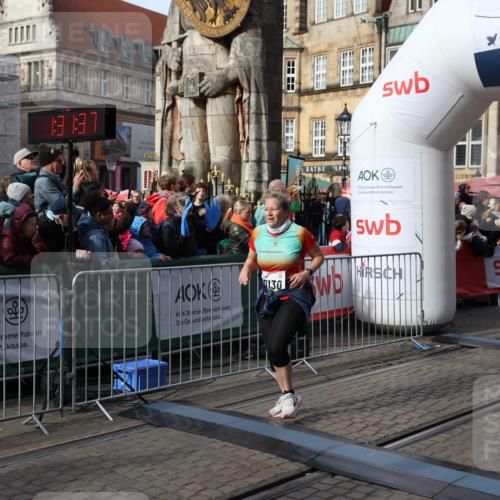 05.10.2025 - 20. swb-Marathon Bremen Yannick Fuchs http://msf.ph/oto/9229978 05.10.2025 11:02:26 Ziel 9748, 10130, 10194, 10821, 10829, 11340, 11386, 11454, 11646 meine-sportfotos.de