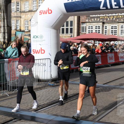 05.10.2025 - 20. swb-Marathon Bremen Yannick Fuchs http://msf.ph/oto/9229983 05.10.2025 10:59:46 Ziel 9609, 9991, 10209, 10420, 10760, 11251, 11267, 11456 meine-sportfotos.de