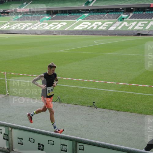 05.10.2025 - 20. swb-Marathon Bremen Michael Burmester http://msf.ph/oto/9229986 05.10.2025 10:28:58 Laufen im Stadion 9216, 9218, 9298, 9366, 9377, 9404, 9406, 9428, 9478, 9556, 9562, 9626, 9627, 9641, 9665, 9693, 9706, 9729, 9810, 9955, 9969, 9986, 10047, 10062, 10089, 10109, 10131, 10266, 10268, 10303, 10381, 10428, 10519, 10723, 10733, 10789, 10799, 10875, 10888, 10929, 10931, 10953, 10973, 11057, 11104, 11119, 11187, 11244, 11248, 11292, 11330, 11357, 11513, 11561, 11573, 11637, 1138, 7414, 9200, 9206, 9207, 9216, 9222, 9223, 9244, 9293, 9413, 10177, 10211, 10319 meine-sportfotos.de