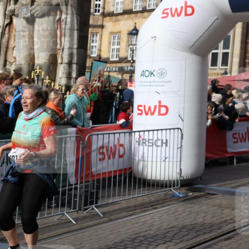 05.10.2025 - 20. swb-Marathon Bremen Yannick Fuchs http://msf.ph/oto/9229995 05.10.2025 11:02:27 Ziel 9748, 10093, 10130, 10194, 10821, 10829, 10982, 10983, 11340, 11386, 11646 meine-sportfotos.de