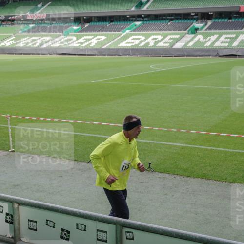 05.10.2025 - 20. swb-Marathon Bremen Michael Burmester http://msf.ph/oto/9229998 05.10.2025 10:29:01 Laufen im Stadion 9218, 9298, 9404, 9406, 9428, 9478, 9555, 9556, 9562, 9626, 9627, 9641, 9665, 9693, 9696, 9706, 9729, 9810, 9955, 9969, 9986, 10047, 10062, 10089, 10109, 10131, 10266, 10268, 10303, 10381, 10428, 10519, 10723, 10733, 10789, 10799, 10875, 10888, 10929, 10931, 10953, 10973, 11005, 11057, 11119, 11187, 11248, 11292, 11330, 11357, 11561, 11573, 11637, 7414, 9200, 9206, 9207, 9216, 9222, 9223, 9244, 9293, 9366, 9377, 9413, 10047, 10177, 10211, 10319 meine-sportfotos.de