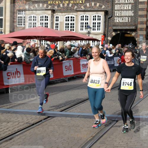 05.10.2025 - 20. swb-Marathon Bremen Yannick Fuchs http://msf.ph/oto/9230000 05.10.2025 11:02:27 Ziel 9748, 10093, 10130, 10194, 10821, 10829, 10982, 10983, 11340, 11386, 11646 meine-sportfotos.de