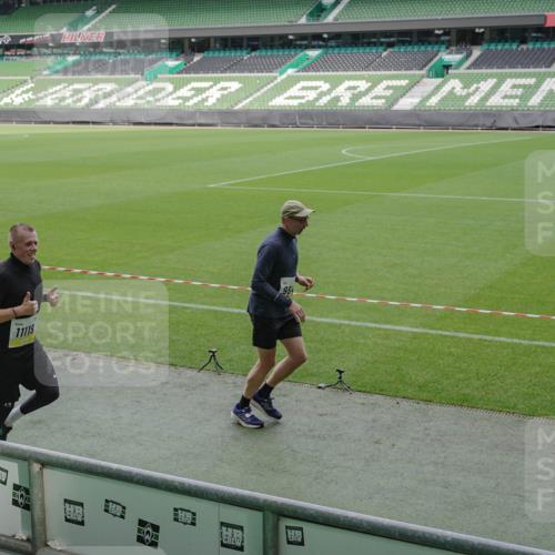 05.10.2025 - 20. swb-Marathon Bremen Michael Burmester http://msf.ph/oto/9230009 05.10.2025 10:29:03 Laufen im Stadion 9218, 9298, 9404, 9428, 9478, 9555, 9556, 9562, 9626, 9627, 9641, 9665, 9693, 9696, 9706, 9729, 9810, 9929, 9955, 9969, 9986, 10062, 10089, 10109, 10131, 10268, 10303, 10381, 10519, 10601, 10715, 10723, 10733, 10789, 10799, 10875, 10888, 10929, 10931, 10973, 11005, 11057, 11119, 11187, 11248, 11292, 11330, 11357, 11561, 11573, 11637, 7414, 9200, 9206, 9207, 9216, 9222, 9223, 9244, 9293, 9366, 9377, 9406, 10047, 10177, 10211, 10266, 10268 meine-sportfotos.de