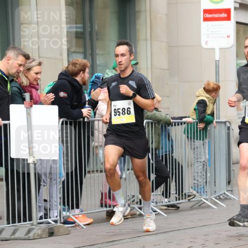 05.10.2025 - 20. swb-Marathon Bremen Strokosch-Dieckow http://msf.ph/oto/9230010 05.10.2025 10:37:15 Ziel 9586, 10347, 10358, 10501, 11021, 11176, 9586, 10347, 10358, 10501, 11021, 11176 meine-sportfotos.de