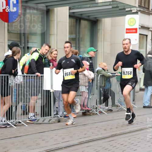 05.10.2025 - 20. swb-Marathon Bremen Strokosch-Dieckow http://msf.ph/oto/9230016 05.10.2025 10:37:16 Ziel 9586, 10347, 10358, 10501, 11021, 11176, 9586, 10347, 10358, 10501, 11021, 11176 meine-sportfotos.de