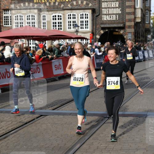 05.10.2025 - 20. swb-Marathon Bremen Yannick Fuchs http://msf.ph/oto/9230027 05.10.2025 11:02:27 Ziel 9748, 10093, 10130, 10194, 10821, 10829, 10982, 10983, 11340, 11386, 11646 meine-sportfotos.de