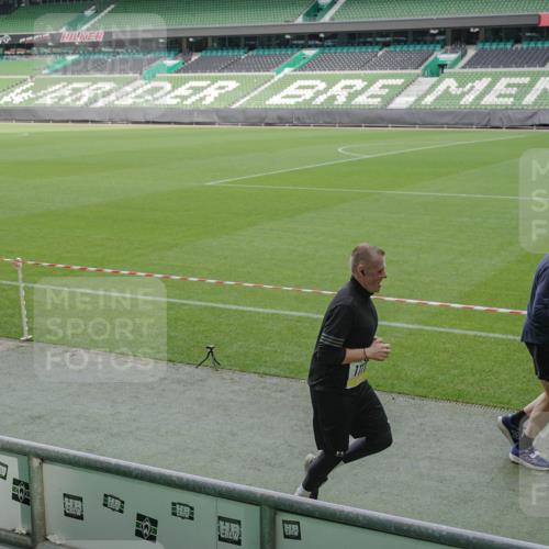 05.10.2025 - 20. swb-Marathon Bremen Michael Burmester http://msf.ph/oto/9230028 05.10.2025 10:29:04 Laufen im Stadion 9218, 9298, 9404, 9428, 9478, 9555, 9556, 9562, 9626, 9627, 9641, 9665, 9693, 9696, 9706, 9729, 9810, 9929, 9955, 9969, 9986, 10062, 10089, 10109, 10131, 10303, 10381, 10519, 10601, 10715, 10723, 10733, 10789, 10799, 10875, 10888, 10929, 10931, 10973, 11005, 11057, 11119, 11187, 11248, 11292, 11330, 11357, 11561, 11573, 11637, 7414, 9200, 9206, 9207, 9216, 9222, 9223, 9244, 9293, 9366, 9377, 9406, 9665, 9955, 10047, 10211, 10266, 10268 meine-sportfotos.de