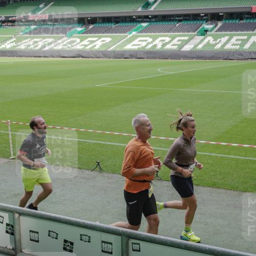 05.10.2025 - 20. swb-Marathon Bremen Michael Burmester http://msf.ph/oto/9230041 05.10.2025 10:29:06 Laufen im Stadion 8787, 9218, 9298, 9404, 9428, 9478, 9555, 9556, 9562, 9626, 9627, 9641, 9693, 9696, 9706, 9729, 9810, 9924, 9929, 9958, 9969, 9986, 10062, 10073, 10089, 10109, 10131, 10381, 10519, 10601, 10685, 10715, 10723, 10733, 10789, 10799, 10875, 10888, 10929, 10931, 10973, 11005, 11057, 11119, 11187, 11248, 11288, 11292, 11330, 11357, 11561, 11573, 11637, 9200, 9206, 9207, 9216, 9222, 9223, 9244, 9293, 9366, 9377, 9406, 9665, 9955, 10047, 10211, 10266, 10268, 10303 meine-sportfotos.de