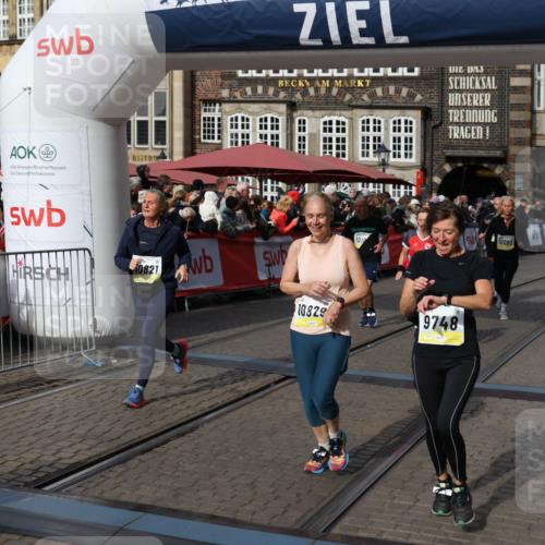 05.10.2025 - 20. swb-Marathon Bremen Yannick Fuchs http://msf.ph/oto/9230076 05.10.2025 11:02:28 Ziel 9748, 10093, 10130, 10194, 10821, 10829, 10982, 10983, 11340, 11386, 11646 meine-sportfotos.de