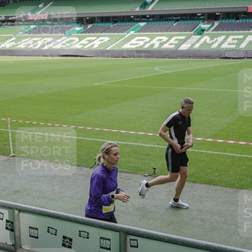 05.10.2025 - 20. swb-Marathon Bremen Michael Burmester http://msf.ph/oto/9230081 05.10.2025 10:29:08 Laufen im Stadion 8787, 9218, 9298, 9404, 9428, 9478, 9555, 9556, 9562, 9626, 9627, 9641, 9674, 9693, 9696, 9706, 9729, 9810, 9924, 9929, 9958, 9969, 9986, 10062, 10073, 10089, 10109, 10131, 10381, 10519, 10601, 10685, 10715, 10723, 10733, 10799, 10875, 10888, 10929, 10931, 10951, 10973, 11005, 11057, 11119, 11187, 11248, 11288, 11292, 11330, 11357, 11561, 11573, 11637, 9200, 9206, 9207, 9216, 9222, 9223, 9293, 9366, 9377, 9406, 9665, 9955, 10047, 10211, 10266, 10268, 10303 meine-sportfotos.de