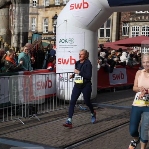 05.10.2025 - 20. swb-Marathon Bremen Yannick Fuchs http://msf.ph/oto/9230082 05.10.2025 11:02:28 Ziel 9748, 10093, 10130, 10194, 10821, 10829, 10982, 10983, 11340, 11386, 11646 meine-sportfotos.de