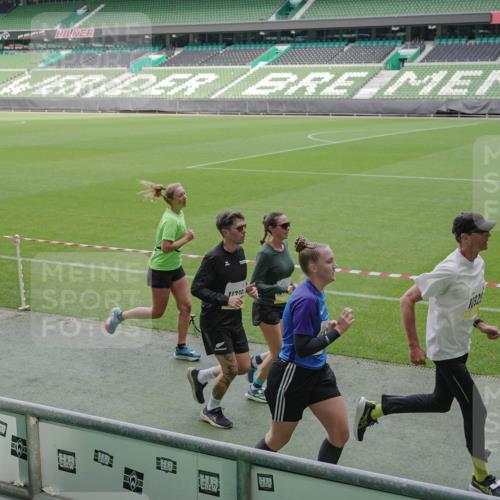 05.10.2025 - 20. swb-Marathon Bremen Michael Burmester http://msf.ph/oto/9230096 05.10.2025 10:29:10 Laufen im Stadion 8787, 9218, 9404, 9428, 9478, 9555, 9556, 9562, 9626, 9627, 9641, 9674, 9693, 9696, 9706, 9729, 9810, 9924, 9929, 9958, 9969, 9986, 10062, 10073, 10089, 10109, 10131, 10381, 10400, 10519, 10601, 10685, 10715, 10723, 10733, 10799, 10875, 10888, 10929, 10931, 10951, 10973, 11005, 11057, 11119, 11187, 11248, 11288, 11292, 11330, 11357, 11561, 11573, 11637, 9200, 9207, 9216, 9222, 9223, 9293, 9298, 9366, 9377, 9406, 9665, 9706, 9955, 10047, 10266, 10268, 10303 meine-sportfotos.de