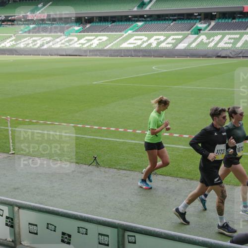 05.10.2025 - 20. swb-Marathon Bremen Michael Burmester http://msf.ph/oto/9230101 05.10.2025 10:29:10 Laufen im Stadion 8787, 9218, 9404, 9428, 9478, 9555, 9556, 9562, 9626, 9627, 9641, 9674, 9693, 9696, 9706, 9729, 9810, 9924, 9929, 9958, 9969, 9986, 10062, 10073, 10089, 10109, 10131, 10381, 10400, 10519, 10601, 10685, 10715, 10723, 10733, 10799, 10875, 10888, 10929, 10931, 10951, 10973, 11005, 11057, 11119, 11187, 11248, 11288, 11292, 11330, 11357, 11561, 11573, 11637, 9200, 9207, 9216, 9222, 9223, 9293, 9298, 9366, 9377, 9406, 9665, 9706, 9955, 10047, 10266, 10268, 10303 meine-sportfotos.de