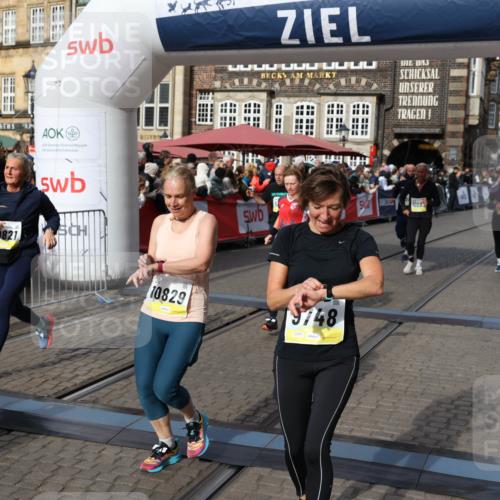 05.10.2025 - 20. swb-Marathon Bremen Yannick Fuchs http://msf.ph/oto/9230112 05.10.2025 11:02:29 Ziel 9748, 10093, 10130, 10194, 10821, 10829, 10982, 10983, 11340, 11386 meine-sportfotos.de