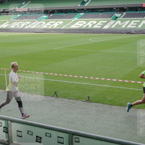 05.10.2025 - 20. swb-Marathon Bremen Michael Burmester http://msf.ph/oto/9230114 05.10.2025 10:29:11 Laufen im Stadion 8787, 9218, 9404, 9428, 9478, 9555, 9556, 9562, 9626, 9627, 9641, 9674, 9693, 9696, 9729, 9810, 9924, 9929, 9958, 9969, 9986, 10062, 10073, 10089, 10109, 10131, 10381, 10400, 10519, 10601, 10685, 10715, 10723, 10733, 10799, 10875, 10888, 10929, 10931, 10951, 10973, 11005, 11022, 11057, 11119, 11187, 11248, 11288, 11292, 11330, 11357, 11561, 11573, 11637, 9200, 9207, 9216, 9222, 9223, 9293, 9298, 9366, 9377, 9406, 9665, 9706, 9955, 10047, 10266, 10268, 10303, 10931 meine-sportfotos.de