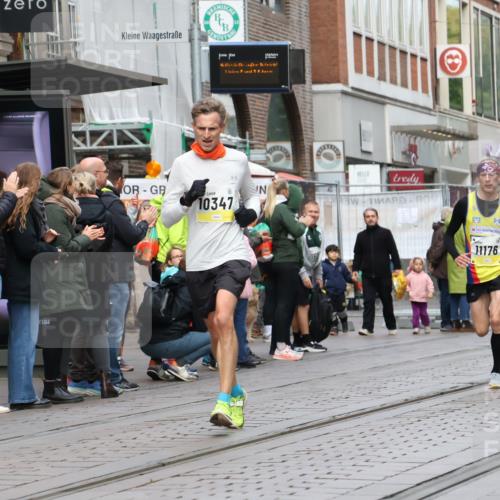 05.10.2025 - 20. swb-Marathon Bremen Strokosch-Dieckow http://msf.ph/oto/9230125 05.10.2025 10:37:26 Ziel 10347, 10501, 10775, 11176, 11465, 10347, 10501, 10775, 11176, 11465 meine-sportfotos.de