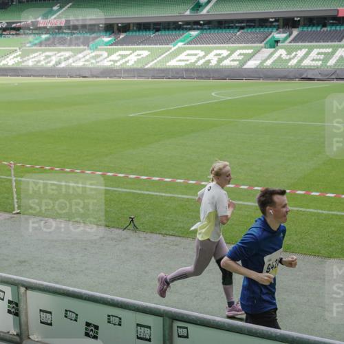 05.10.2025 - 20. swb-Marathon Bremen Michael Burmester http://msf.ph/oto/9230133 05.10.2025 10:29:12 Laufen im Stadion 8787, 9218, 9404, 9428, 9478, 9555, 9556, 9562, 9626, 9627, 9641, 9674, 9693, 9696, 9729, 9810, 9924, 9929, 9958, 9969, 9986, 10062, 10073, 10089, 10109, 10131, 10381, 10400, 10519, 10601, 10685, 10715, 10723, 10733, 10799, 10875, 10888, 10929, 10951, 10973, 11005, 11022, 11057, 11119, 11187, 11248, 11288, 11292, 11330, 11357, 11561, 11573, 11637, 9200, 9207, 9216, 9222, 9223, 9293, 9298, 9366, 9377, 9406, 9665, 9706, 9955, 10047, 10266, 10268, 10303, 10931 meine-sportfotos.de