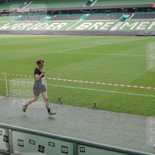 05.10.2025 - 20. swb-Marathon Bremen Michael Burmester http://msf.ph/oto/9230147 05.10.2025 10:29:12 Laufen im Stadion 8787, 9218, 9404, 9428, 9478, 9555, 9556, 9562, 9626, 9627, 9641, 9674, 9693, 9696, 9729, 9810, 9924, 9929, 9958, 9969, 9986, 10062, 10073, 10089, 10109, 10131, 10381, 10400, 10519, 10601, 10685, 10715, 10723, 10733, 10799, 10875, 10888, 10929, 10951, 10973, 11005, 11022, 11057, 11119, 11187, 11248, 11288, 11292, 11330, 11357, 11561, 11573, 11637, 9200, 9207, 9216, 9222, 9223, 9293, 9298, 9366, 9377, 9406, 9665, 9706, 9955, 10047, 10266, 10268, 10303, 10931 meine-sportfotos.de