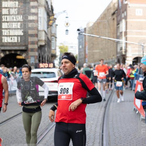 05.10.2025 - 20. swb-Marathon Bremen Yannick Fuchs http://msf.ph/oto/9230148 05.10.2025 09:20:18 Ziel  meine-sportfotos.de