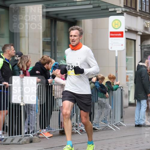 05.10.2025 - 20. swb-Marathon Bremen Strokosch-Dieckow http://msf.ph/oto/9230156 05.10.2025 10:37:28 Ziel 9755, 10347, 10501, 10775, 11176, 11465, 9755, 10347, 10501, 10775, 11176, 11465 meine-sportfotos.de