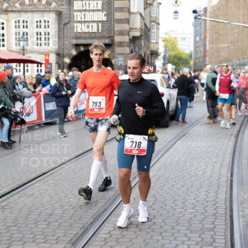 05.10.2025 - 20. swb-Marathon Bremen Yannick Fuchs http://msf.ph/oto/9230163 05.10.2025 09:20:23 Ziel  meine-sportfotos.de